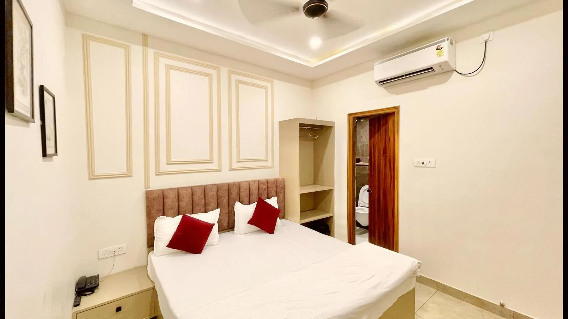 Hotel Shree ! Madhav Stay Palace Near Kashi Vishwanath Temple - Fully Air Conditioning - Best Hotel In Varanasi India