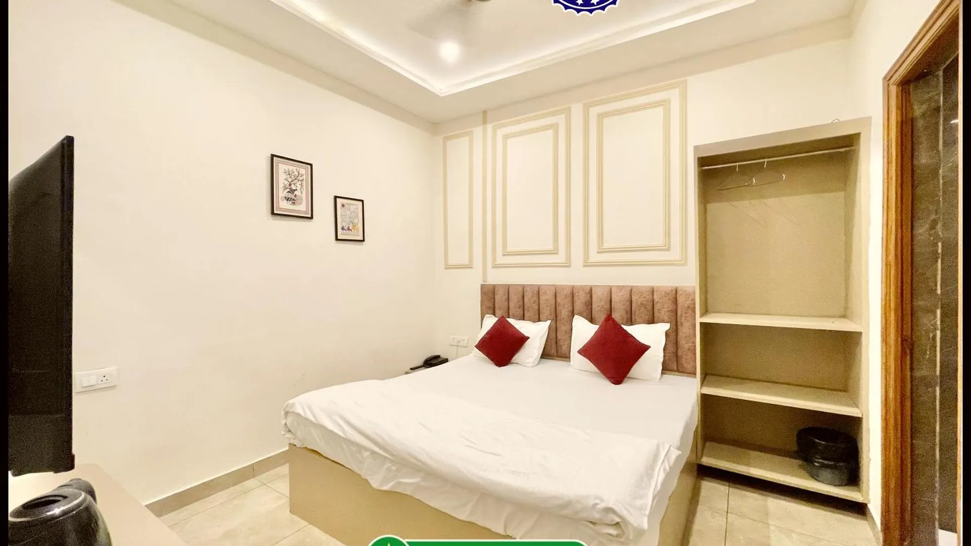 Hotel Shree ! Madhav Stay Palace Near Kashi Vishwanath Temple - Fully Air Conditioning - Best Hotel In Varanasi
